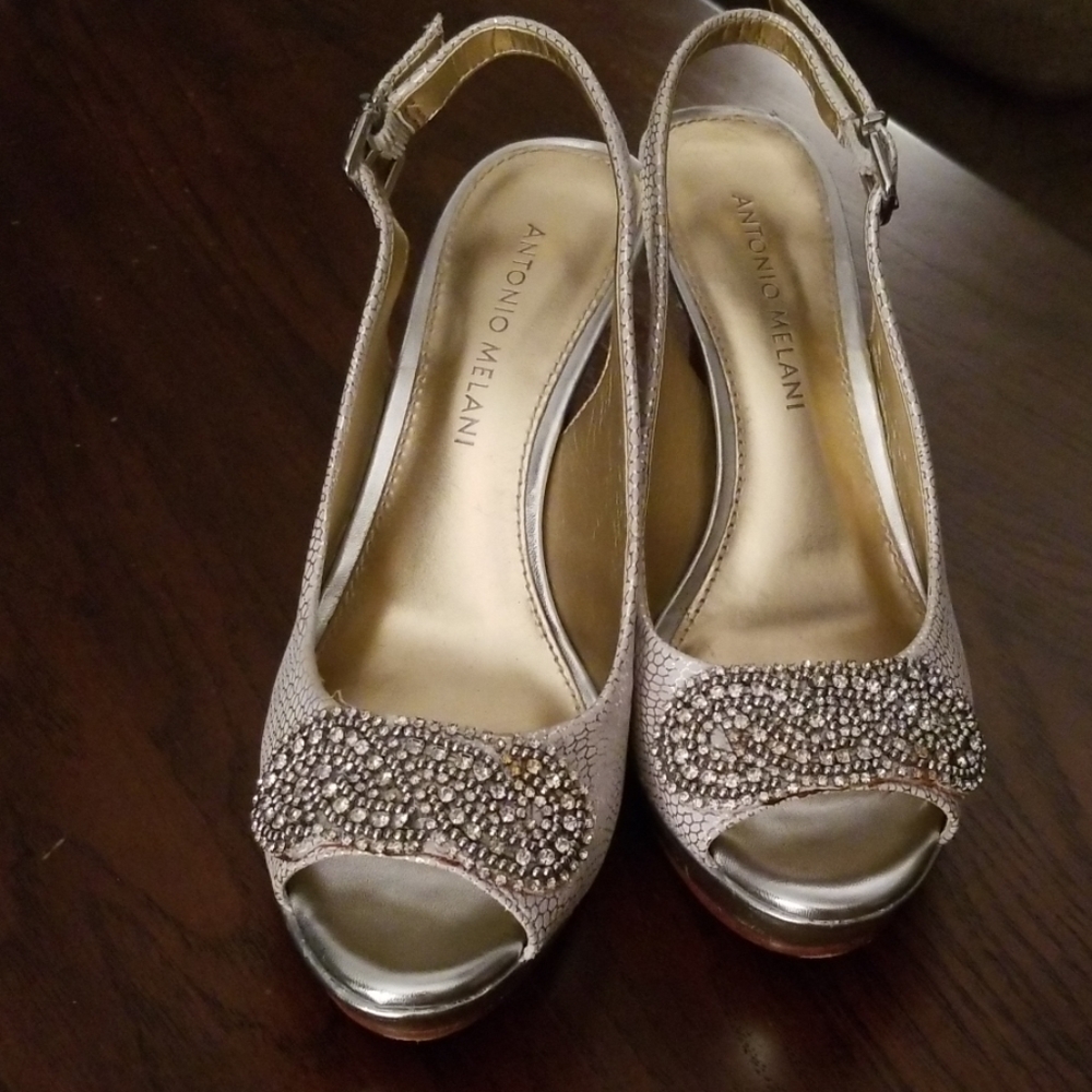 Antonio Melani Pumps